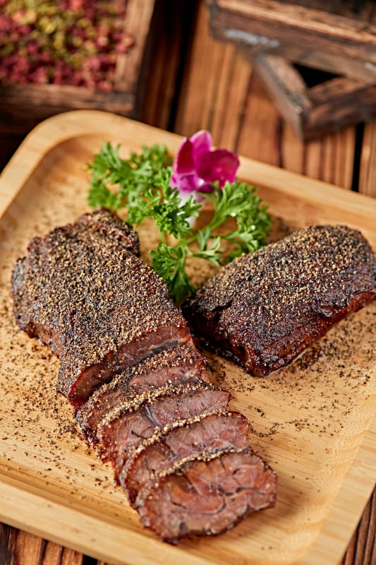 黑胡椒散粉香煎牛腱子