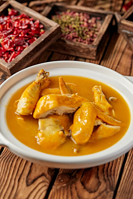 砂锅美味咖喱鸡