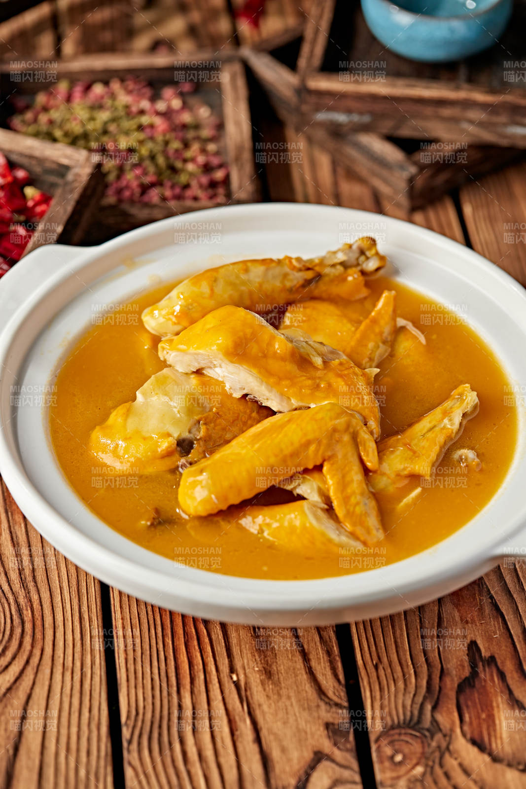 砂锅美味咖喱鸡