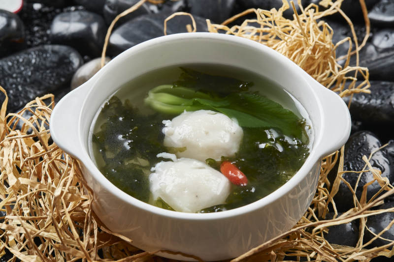 菜心海苔手打鱼丸滋补汤