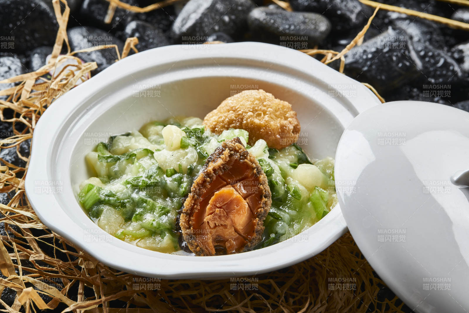 砂鍋土豆小白菜配鮮鮑油炸黃糕