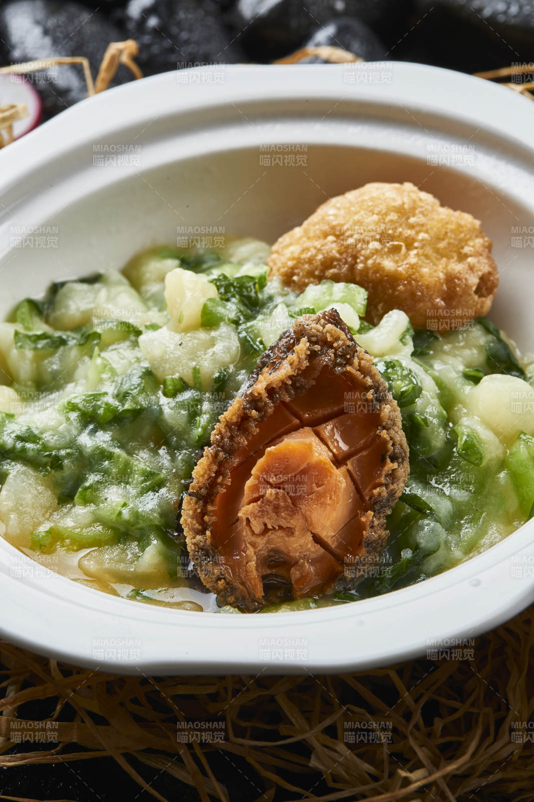 砂鍋土豆小白菜配鮮鮑油炸黃糕