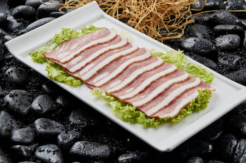 烤肉食材培根肉片
