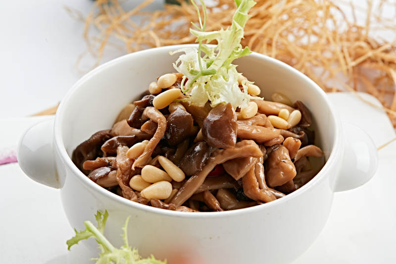 松子仁凉拌山珍菌