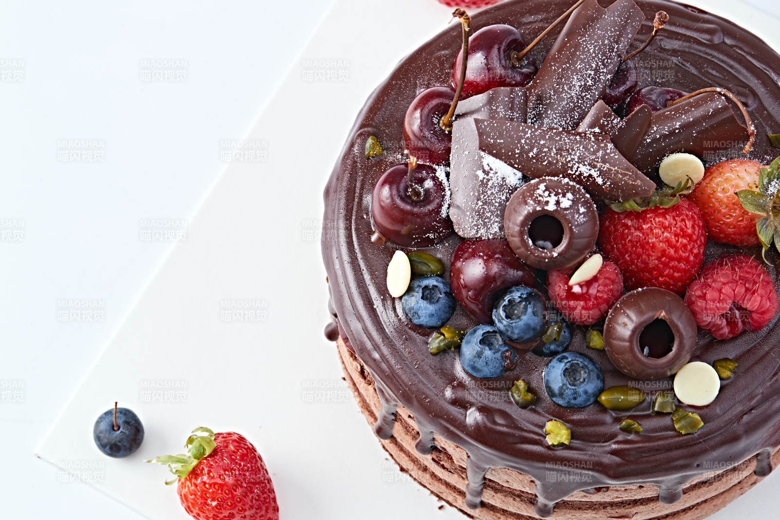 藍(lán)莓草莓車?yán)遄忧煽肆︴r奶慕斯生日蛋糕