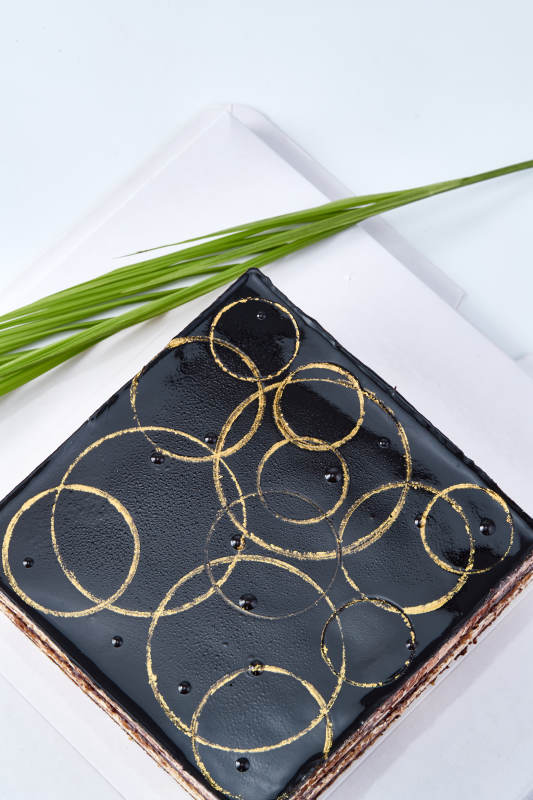 比利黑巧克力鮮奶慕斯杏仁蛋糕