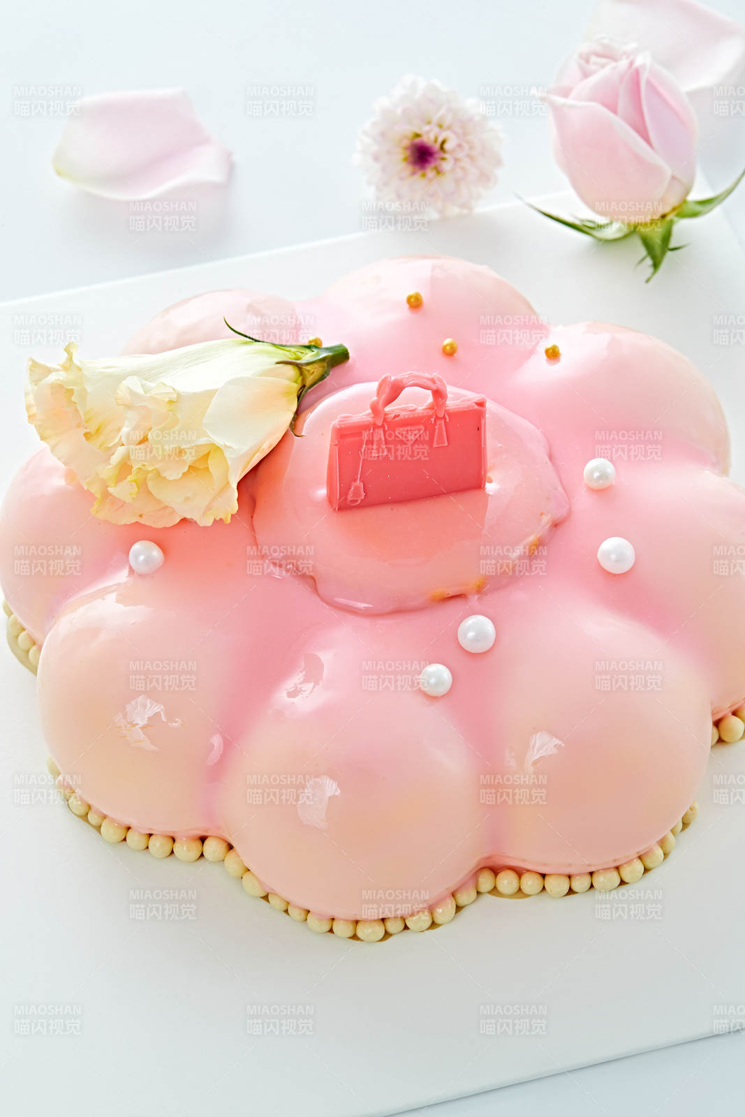 玫瑰初吻蓝莓夹心鲜奶蛋糕