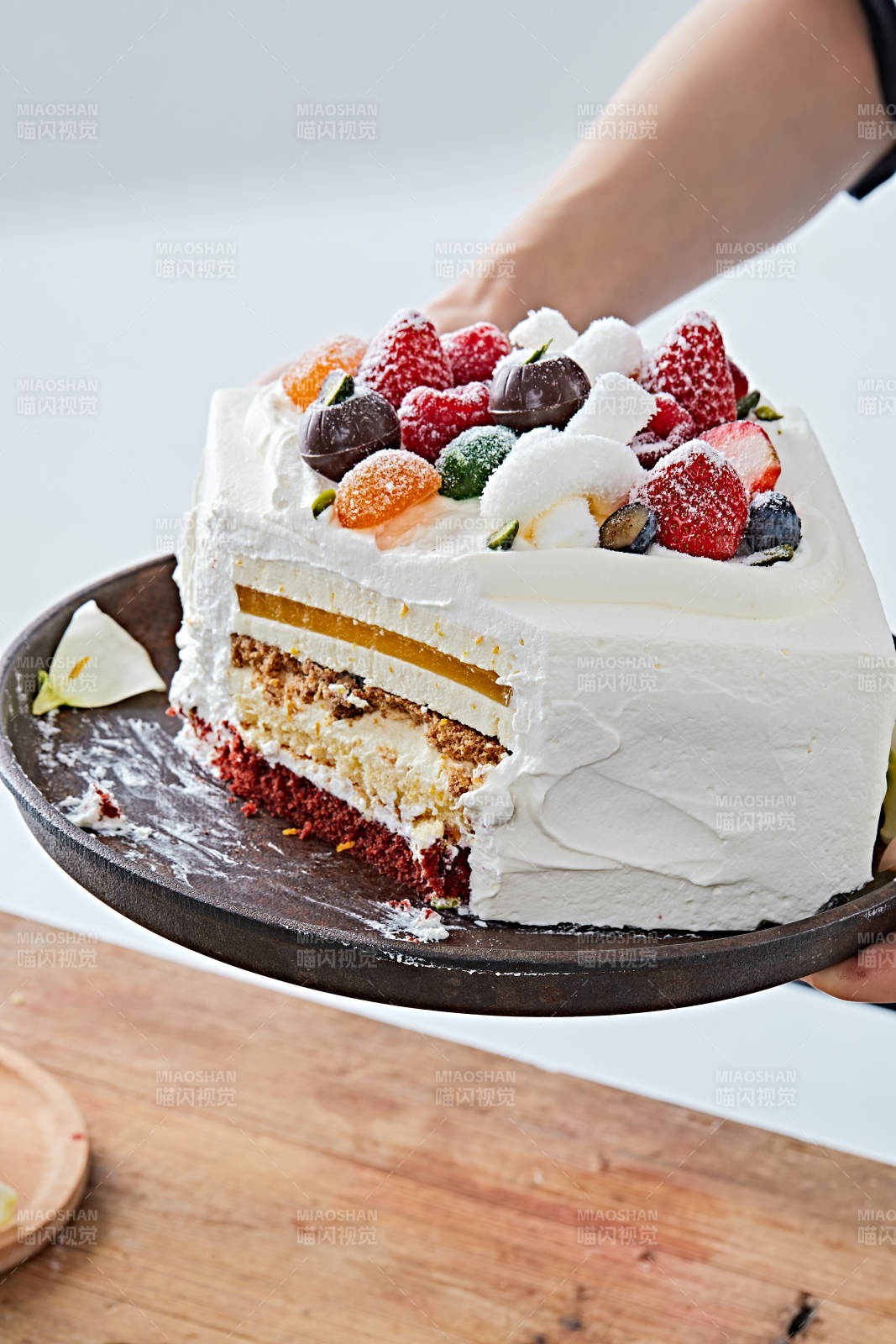 鲜水果奶油多层夹心蛋糕