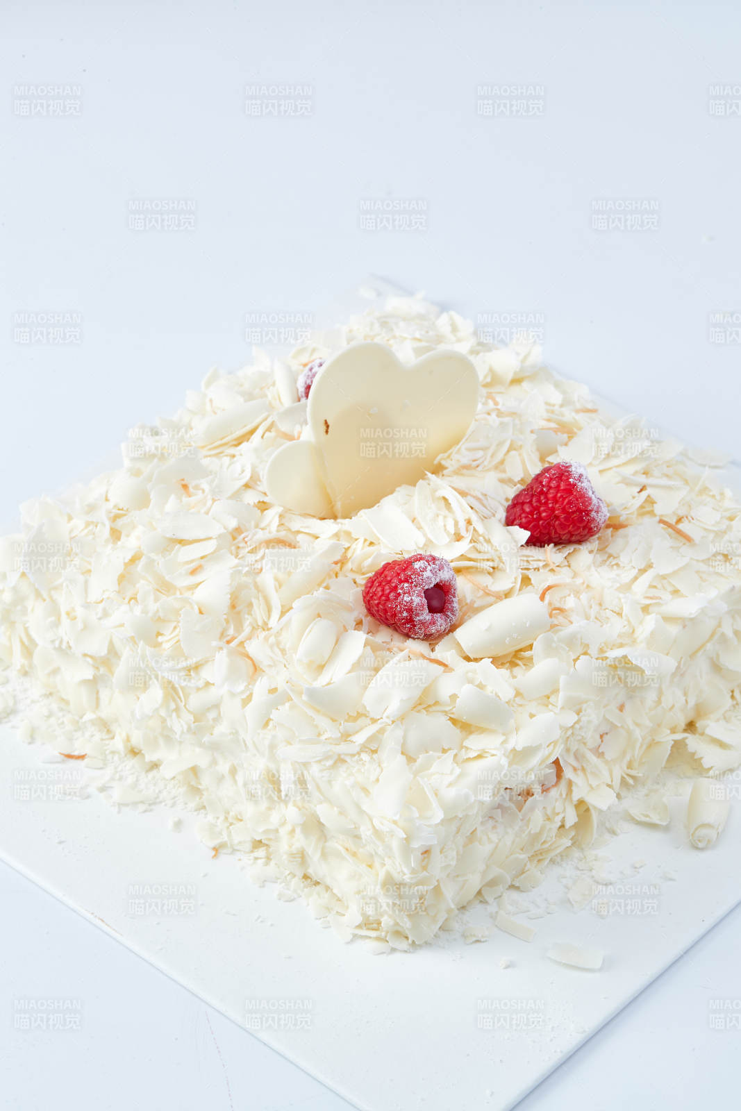 草莓白巧克力榴蓮慕斯生日蛋糕