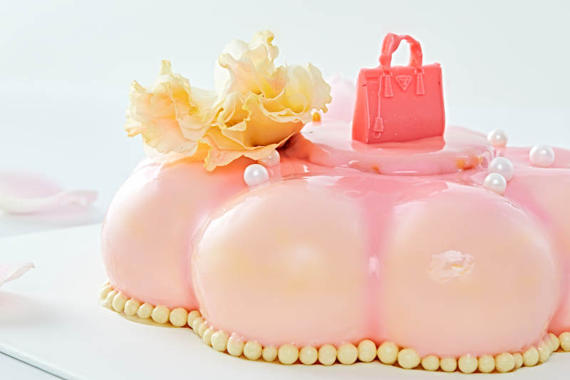 玫瑰初吻蓝莓夹心鲜奶蛋糕