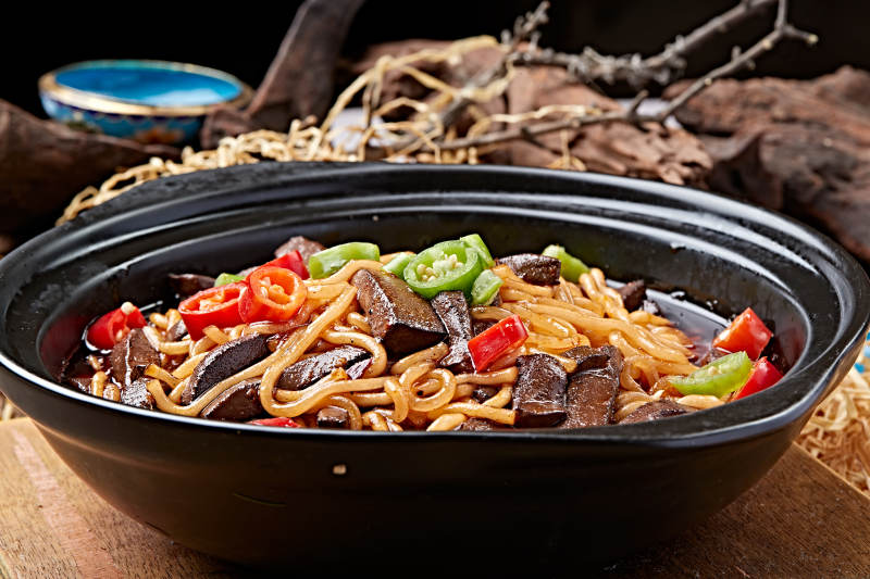 传统小吃鸭血粉丝煲