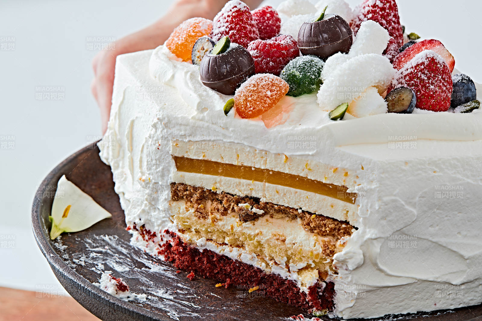 鲜水果奶油多层夹心蛋糕