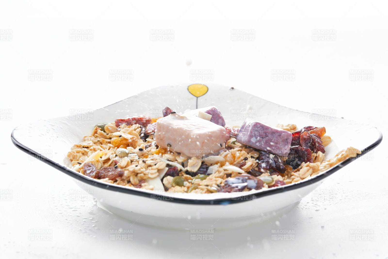 美味健康的營養早餐堅果混合烤燕麥