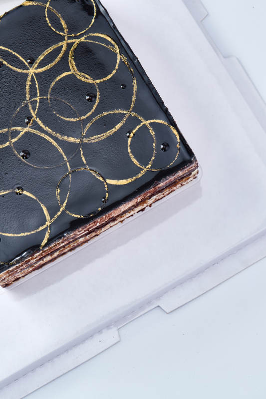 比利黑巧克力鮮奶慕斯杏仁蛋糕