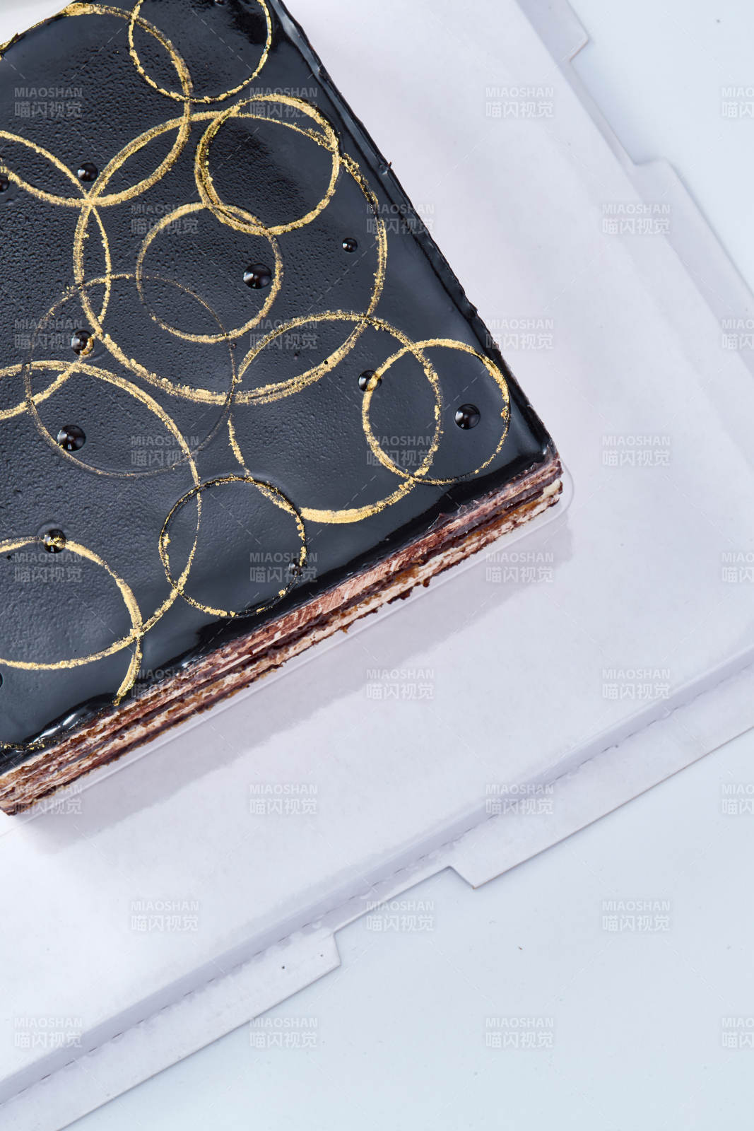 比利黑巧克力鮮奶慕斯杏仁蛋糕