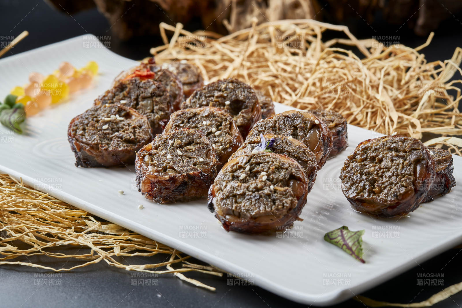 磁盤裝的炭烤羊場包羊肝