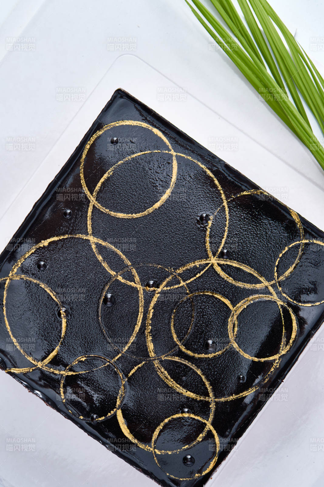 比利黑巧克力鮮奶慕斯杏仁蛋糕