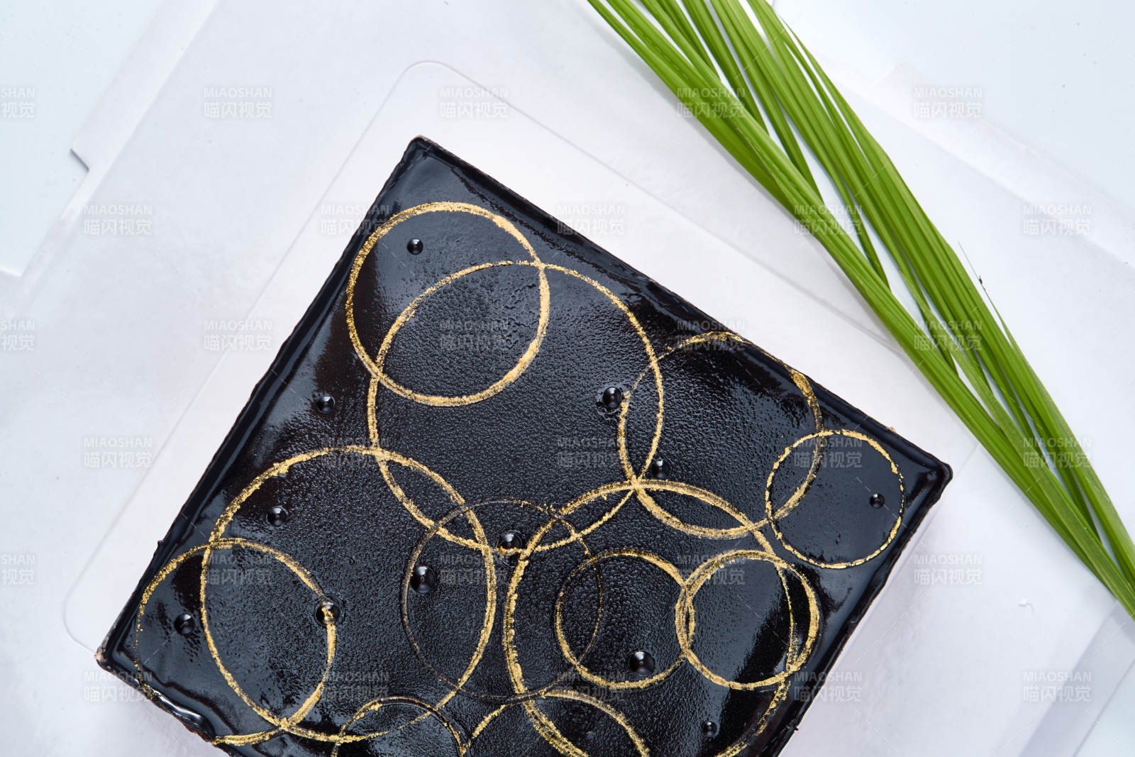 比利黑巧克力鮮奶慕斯杏仁蛋糕