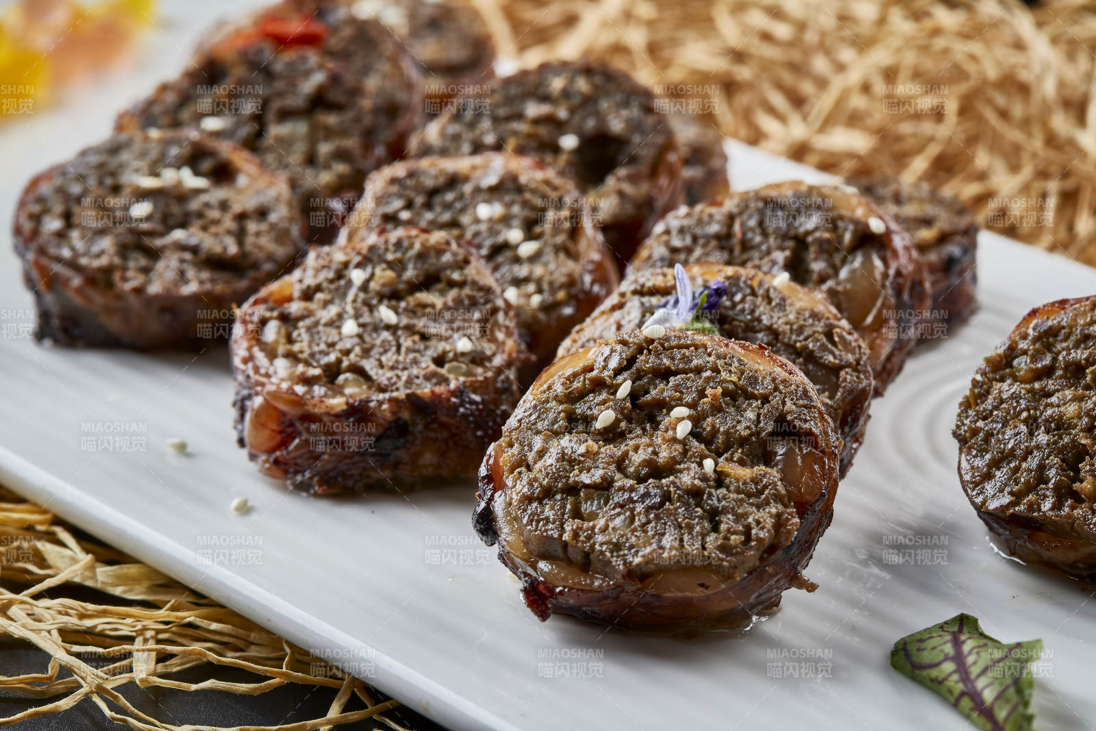 磁盤裝的炭烤羊場包羊肝