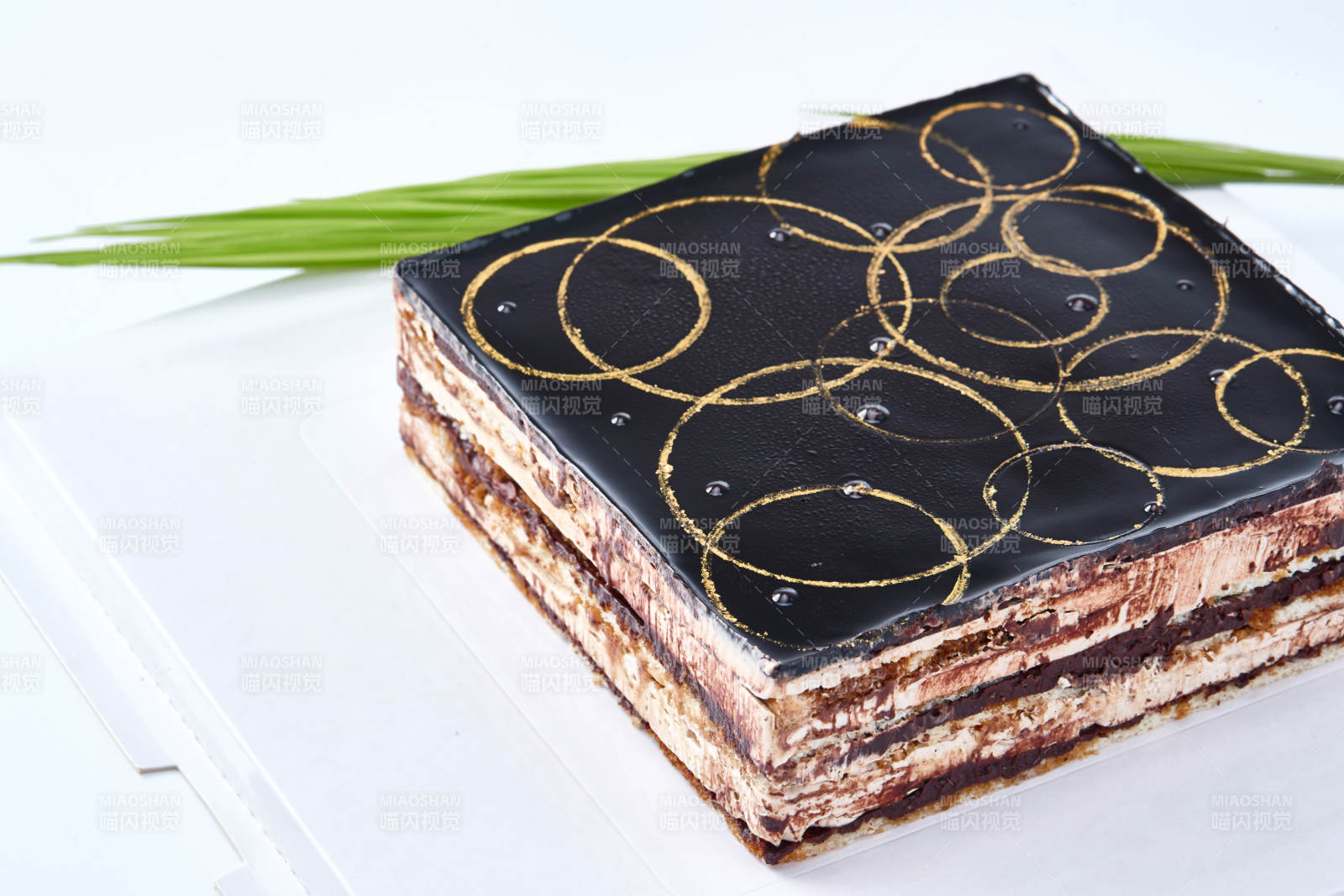 比利黑巧克力鮮奶慕斯杏仁蛋糕