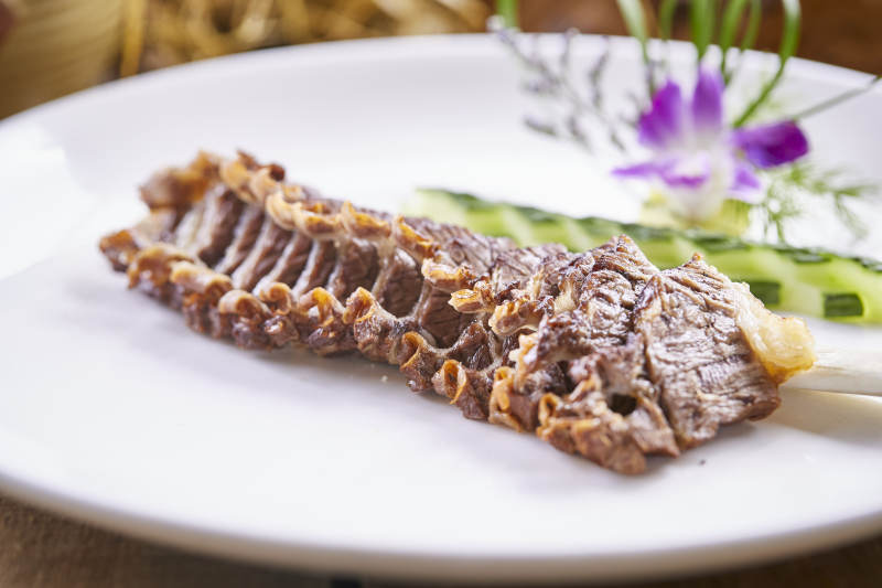 撒椒盐香烤牛肋拆骨肉