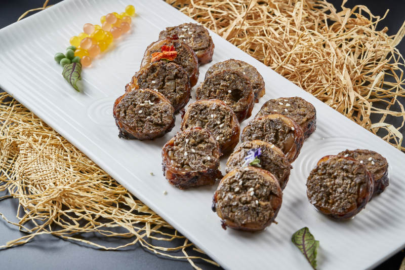 磁盘装的炭烤羊场包羊肝