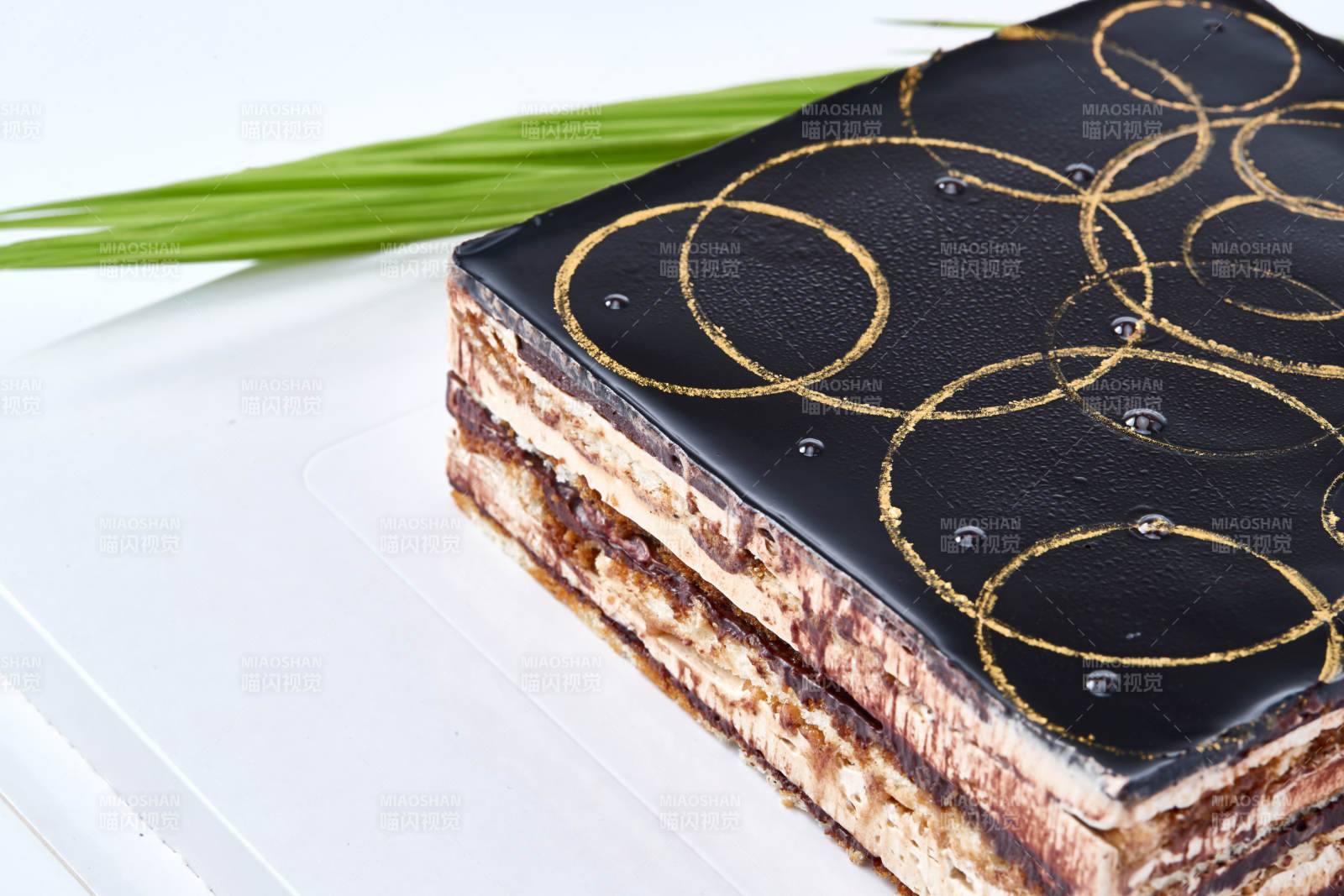 比利黑巧克力鮮奶慕斯杏仁蛋糕