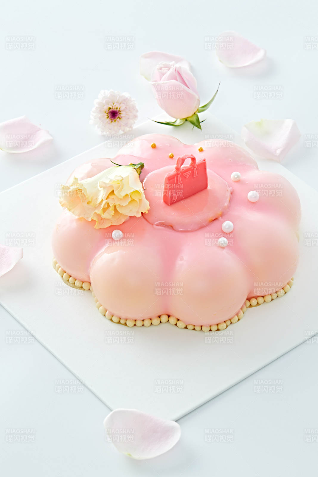 玫瑰初吻藍莓夾心鮮奶蛋糕