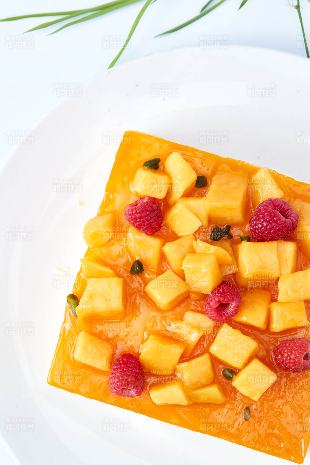 树莓芒果鲜奶慕斯蛋糕