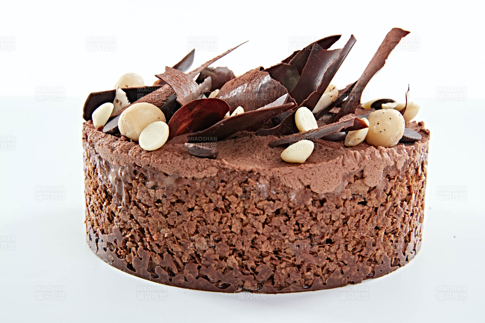 可可散粉黑森林坚果冰淇淋蛋糕