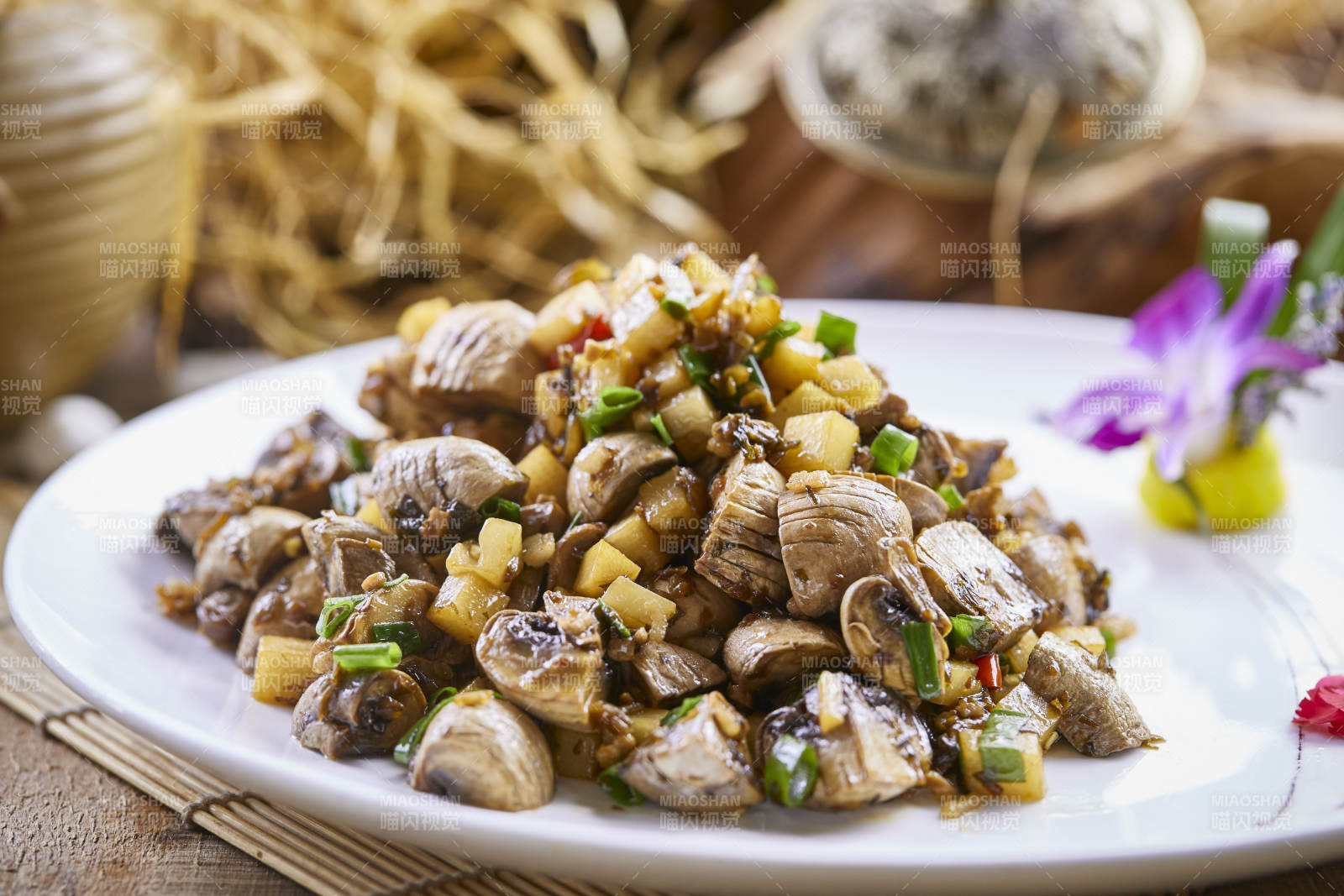 素烧土豆丁坝上鲜口蘑