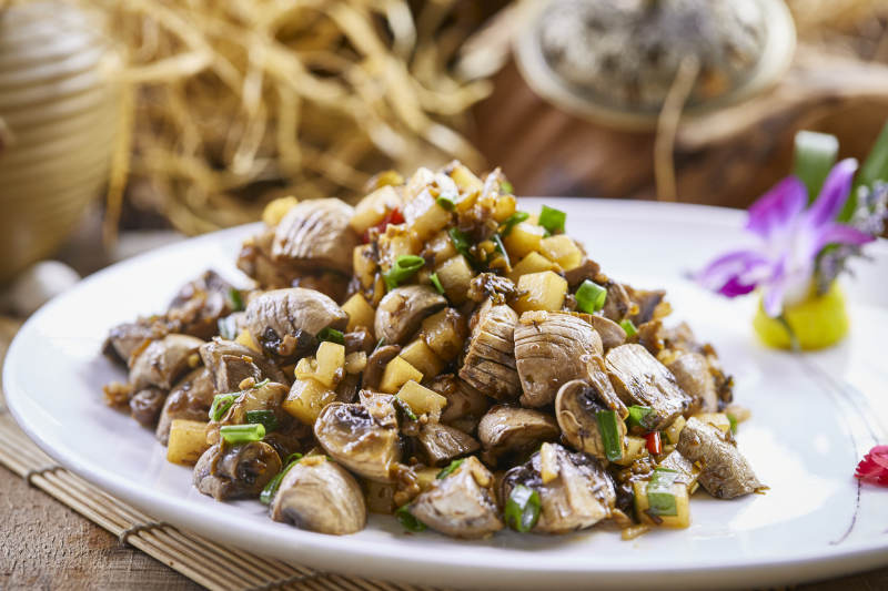 素烧土豆丁坝上鲜口蘑