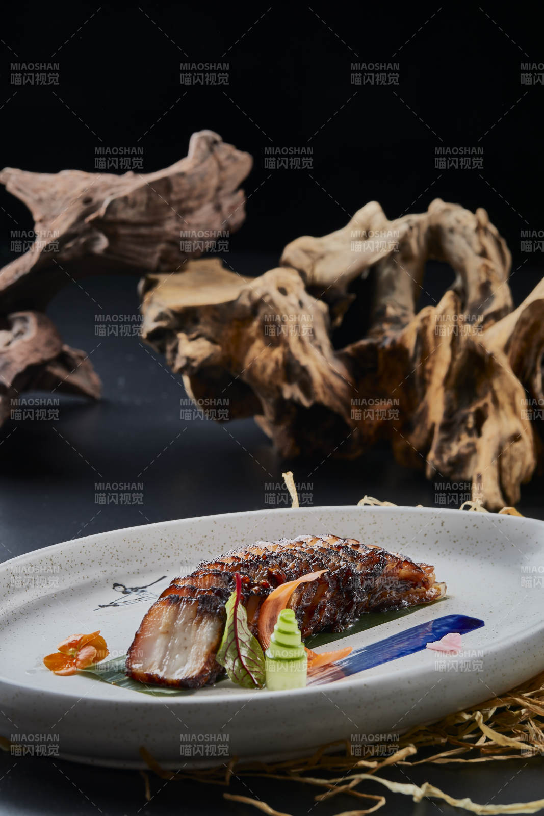 精美餐具裝的秘制廣味叉燒肉