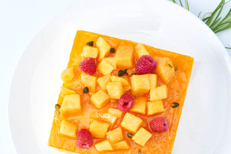 树莓芒果鲜奶慕斯蛋糕