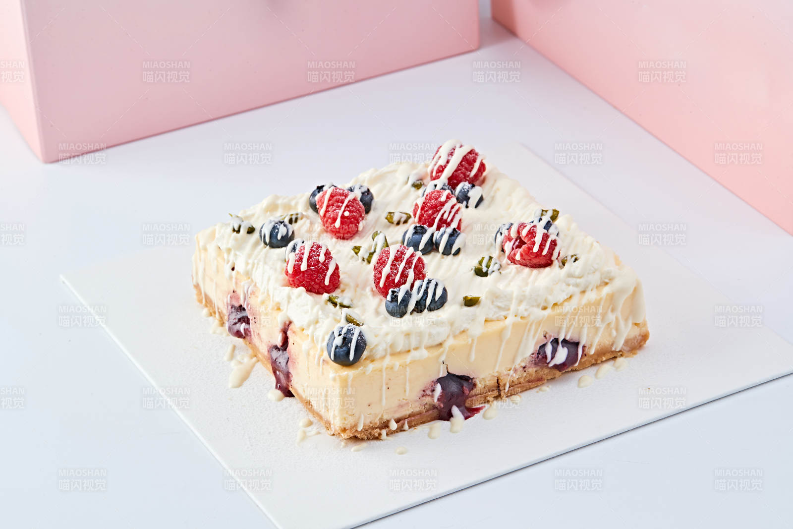 蓝莓树莓鲜奶慕斯蛋糕