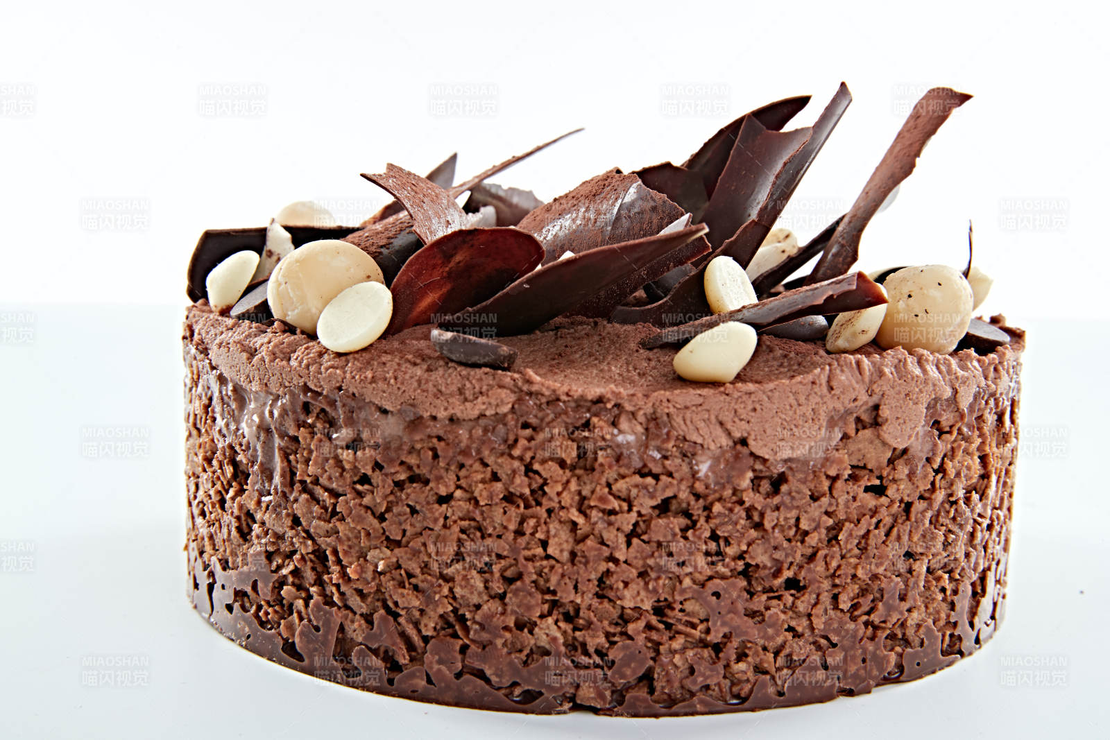 可可散粉黑森林坚果冰淇淋蛋糕