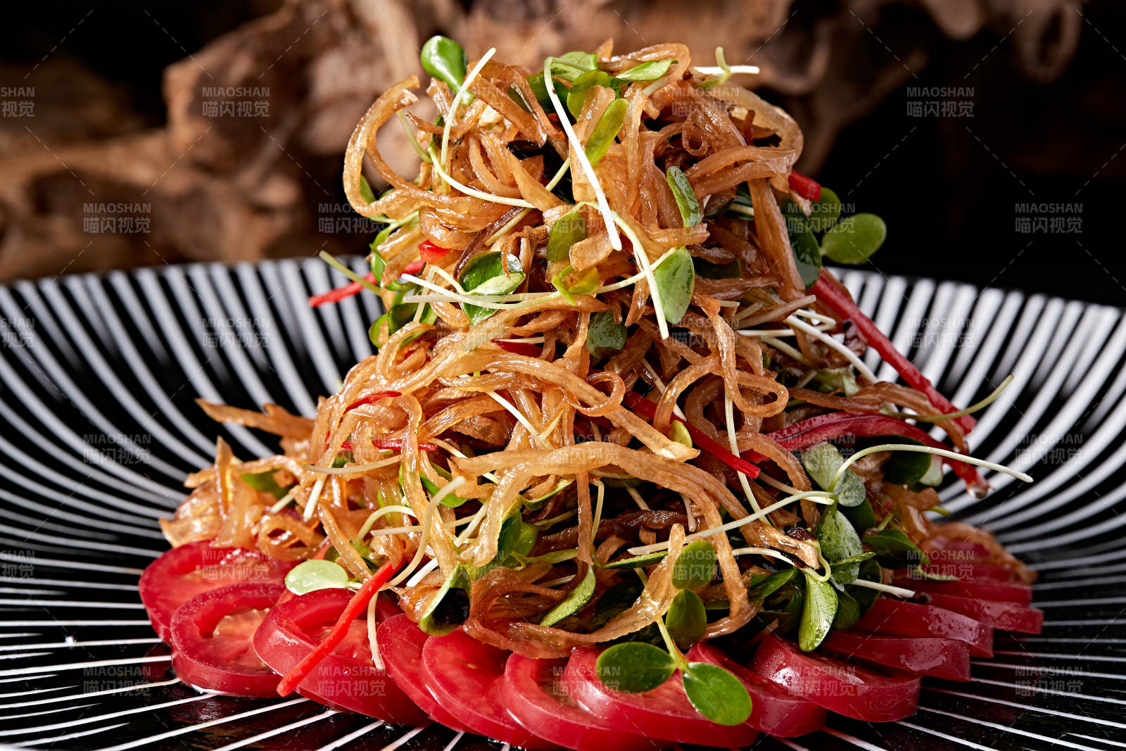 香椿苗熗拌杏鮑菇絲配圣女果