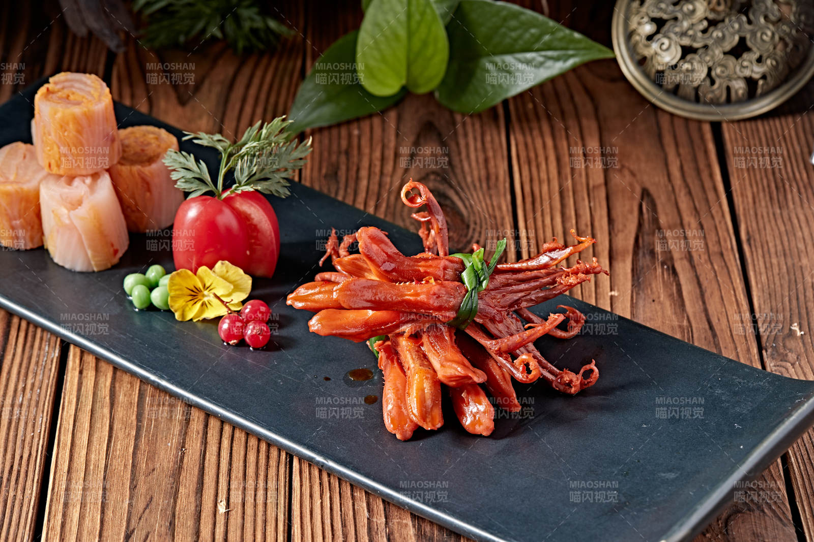 韩国泡菜配飘香卤味鸭舌