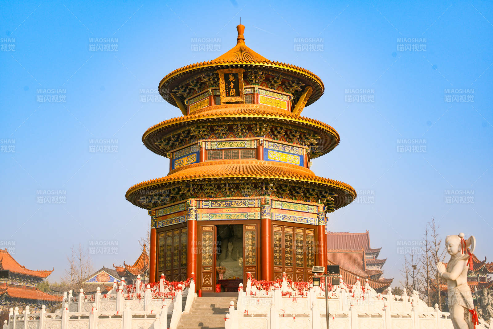 大悲禅寺观音阁—金顶宝塔映蓝天