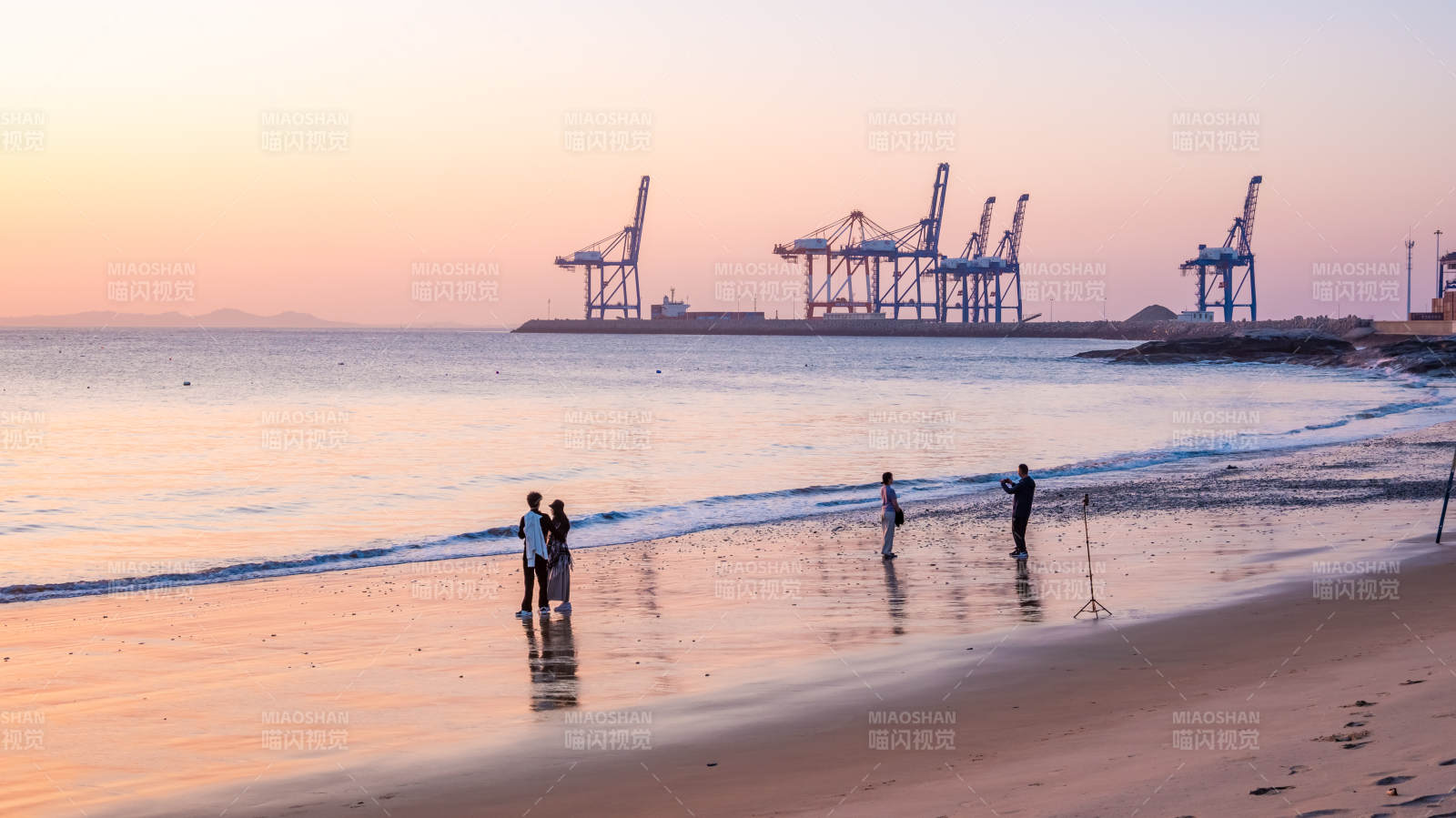 泉州黄昏海滩剪影