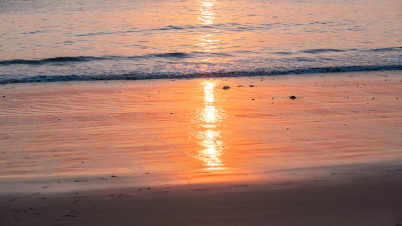 泉州夕阳海滩倒影