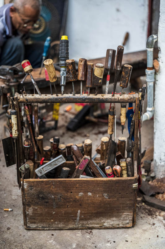 旧木箱里的工具