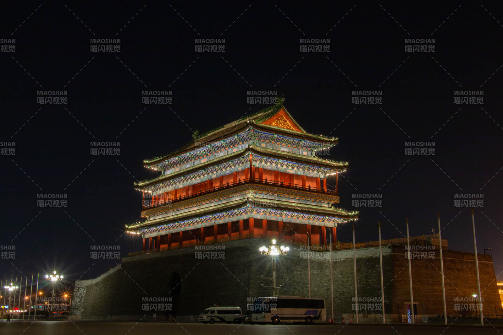 夜色中的北京前门楼