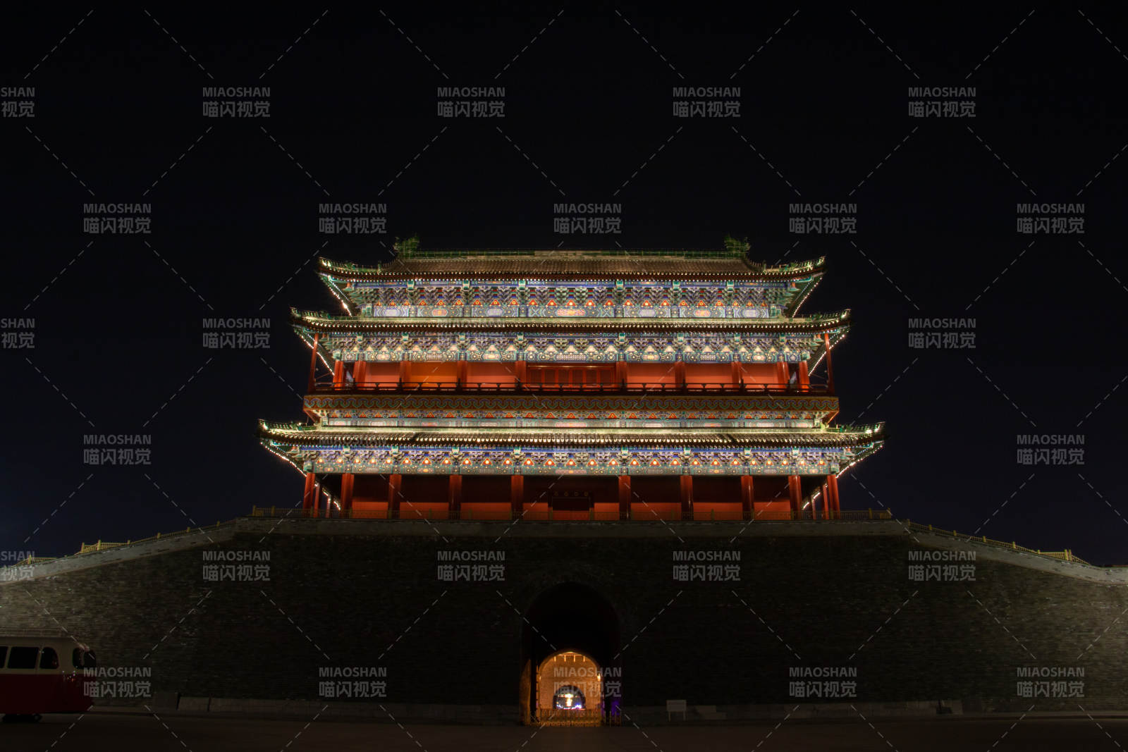 夜色中的北京前门楼