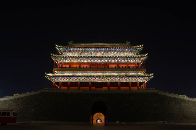 夜色中的北京前门楼