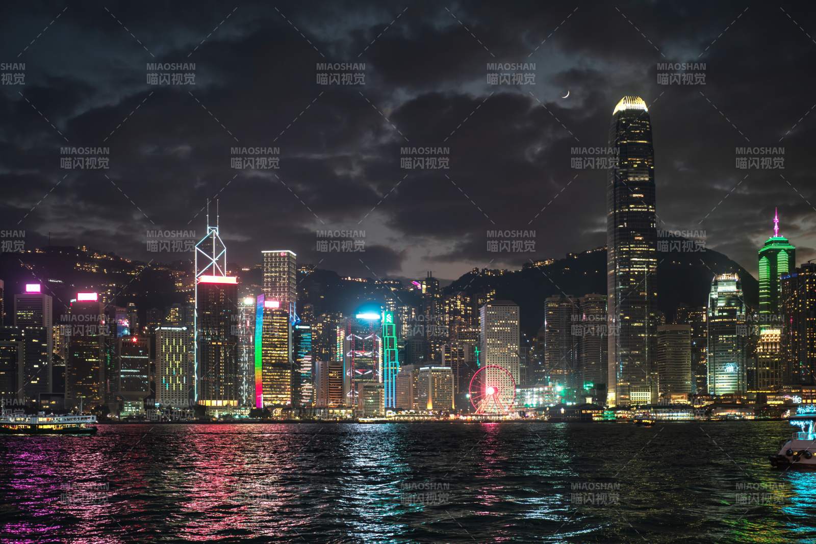 維多利亞港香港島夜景璀璨奪目