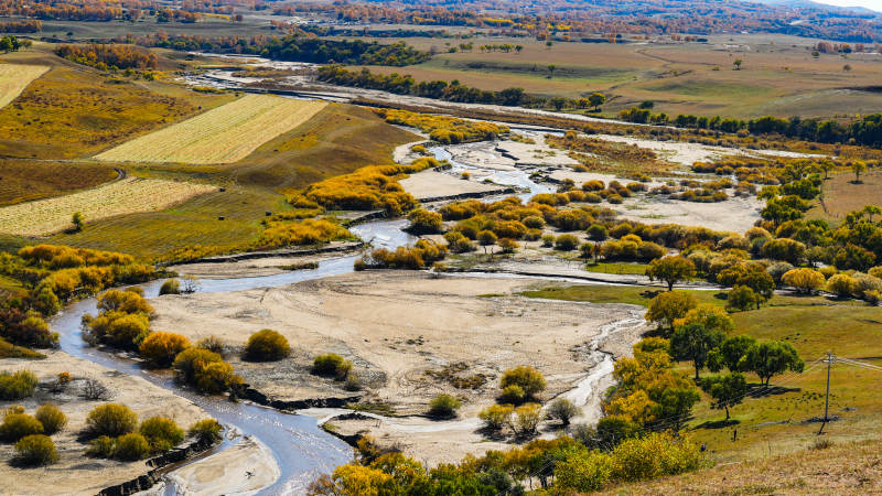 乌兰布统秋日河谷风光