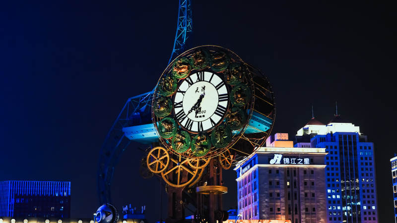 天津夜幕下的世纪钟