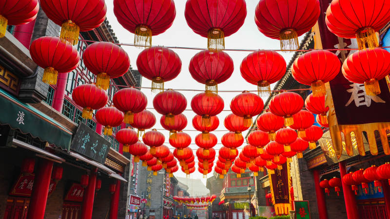 天津文化街红灯高挂迎新春