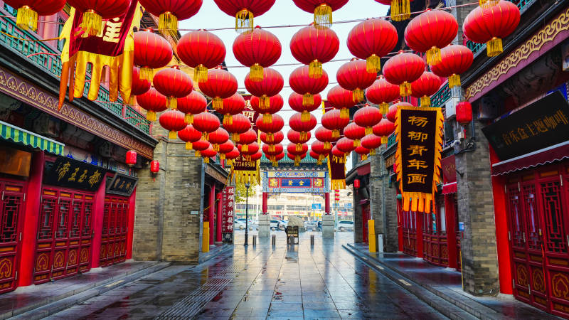 天津红灯笼映古街